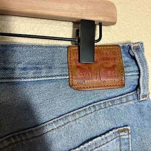 Levi’s 501 cutoff‎ light wash womens denim shorts size 30 - Picture 4 of 6